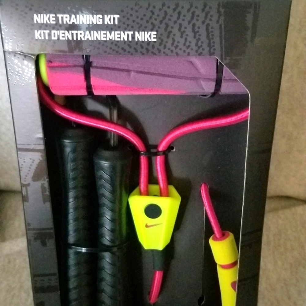 NIB Nike Training Kit - jump rope, resistance band